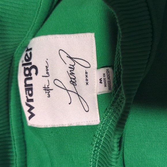 Lainey Wilson Wrangler Green Sweatshirt  w Signature Detail “thank ya friend!” - Picture 2 of 2